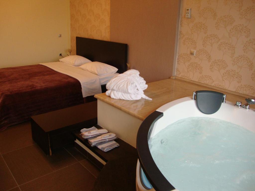 Nymfes Hotel Káto Loutrákion Zimmer foto